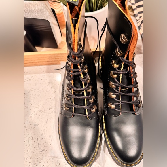 Dr. Martens platform boot brand new! - Picture 2 of 5